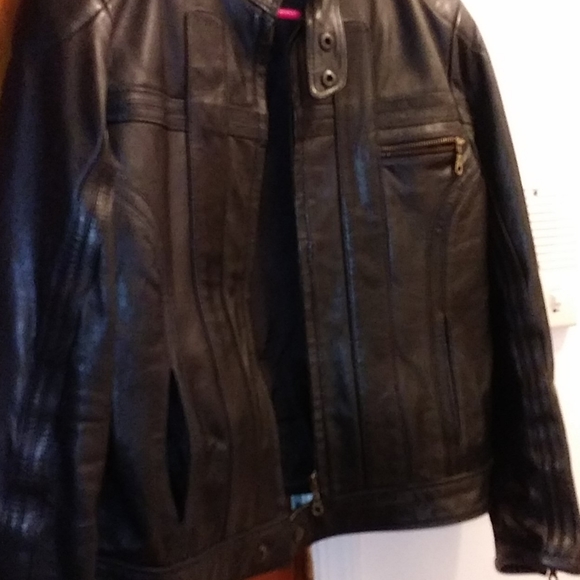 Leather jacket - Picture 4 of 6